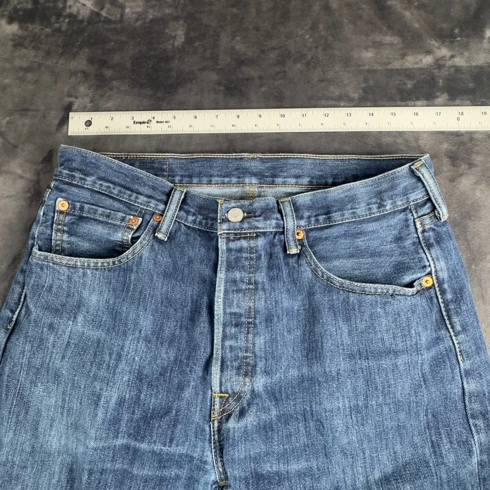 Levi's 501 Original Fit Jeans Mens 32x32 Blue Denim Button Fly Straight Leg